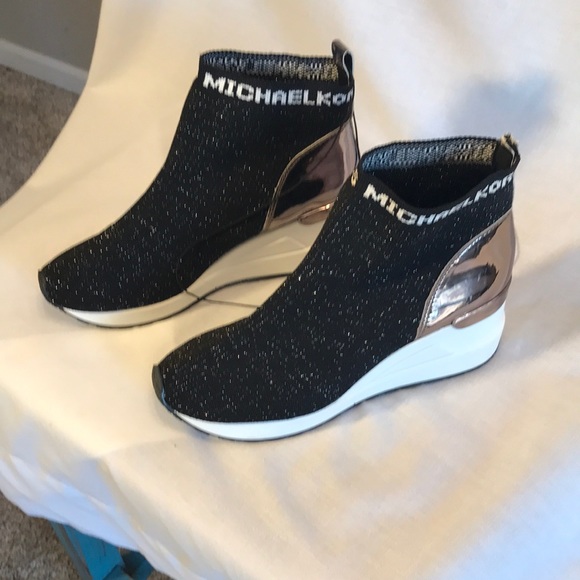 Michael kors shoes size 4 Clearance